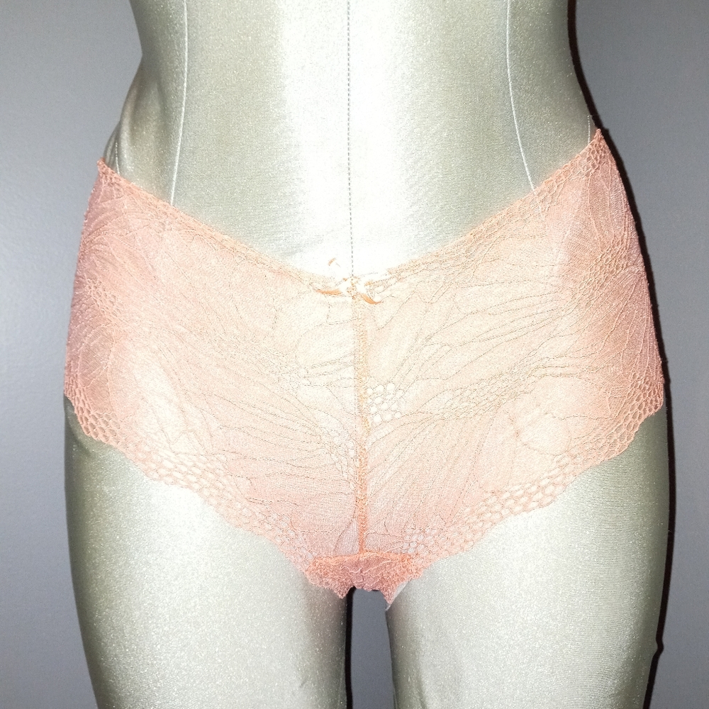 W.W peach booty shorts
